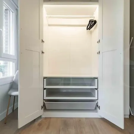 Spacious 3 Bedroom By Rems מאלגה