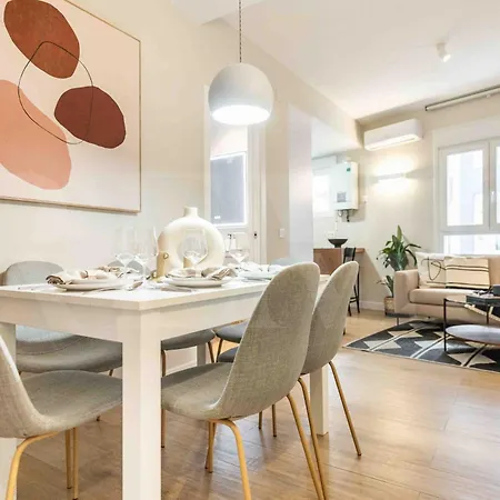 Spacious 3 Bedroom By Rems דירה *
