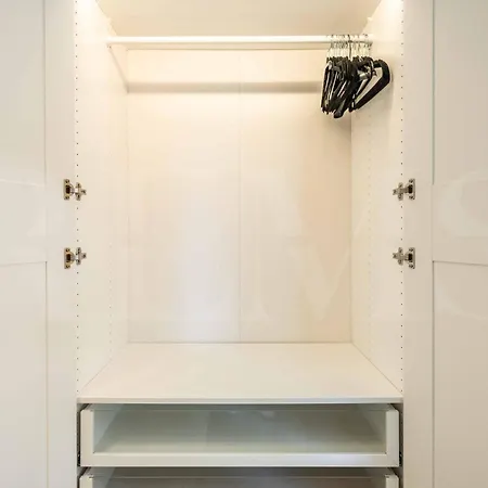 Spacious 3 Bedroom By Rems דירה *